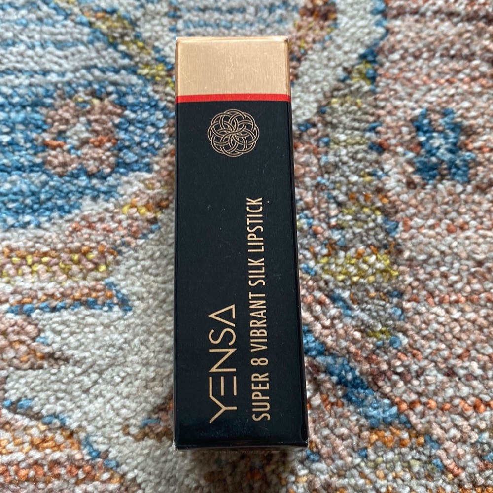 YENSA Super 8 Vibrant Silk Lipstick in Noble